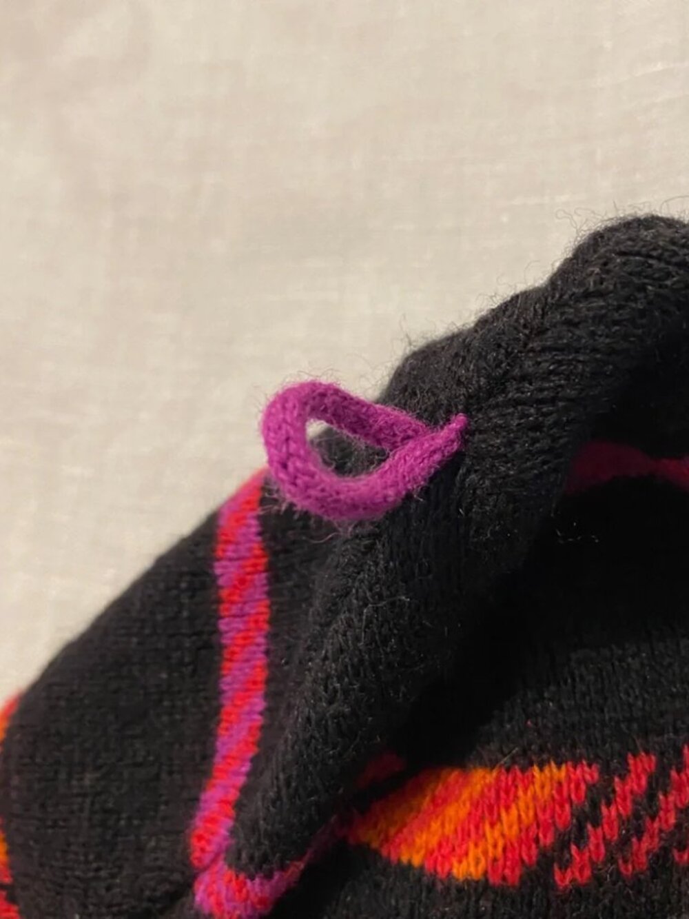 Vintage 1990s 1992 Patagonia black orange pink striped wool blend beanie hat - Picture 5 of 9